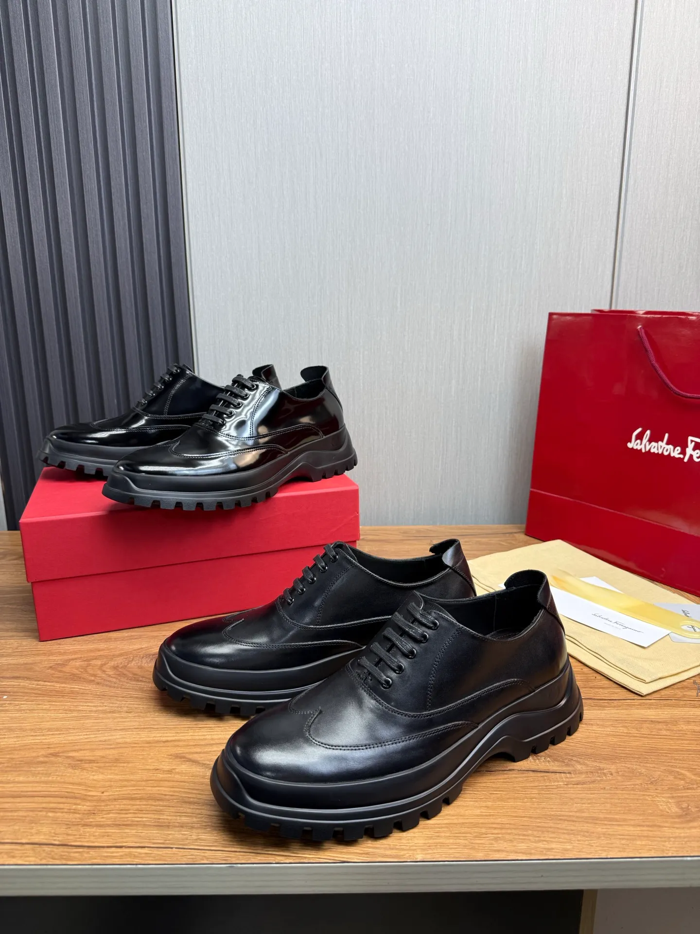 Men's shoes 💰880💰 Ferragamo. [Ferragamo] Men's Loaf leather shoes, the latest hot style, 1:1 original purchase quality, top quality, imported open-edge beaded cowhide leather on the upper, hand-made three-dimensional stitching highlights the round toe design, the inner feet are made of imported cowhide, with original wear-resistant rubber outsole, matching code 39-44, (38, 45 custom-made, non-refundable)